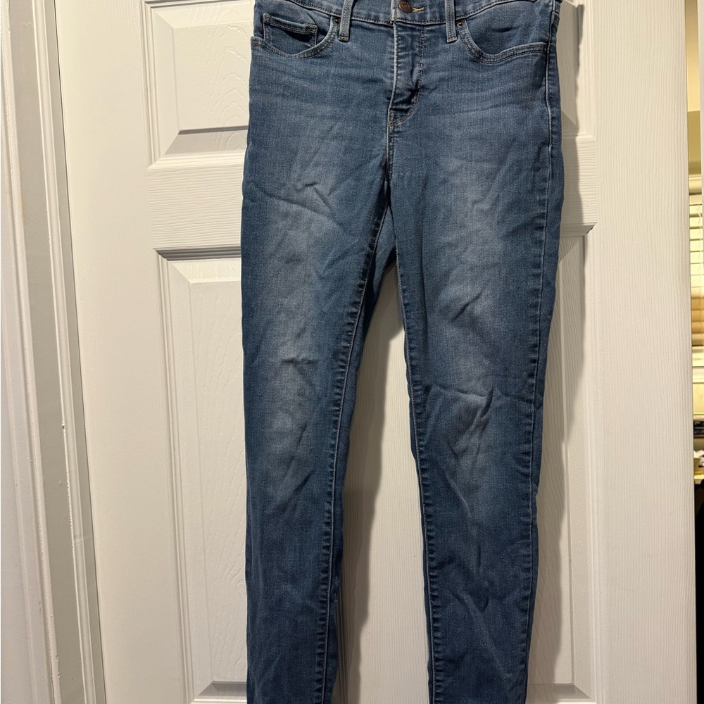 Levi's Women's Medium Blue Skinny Jeans